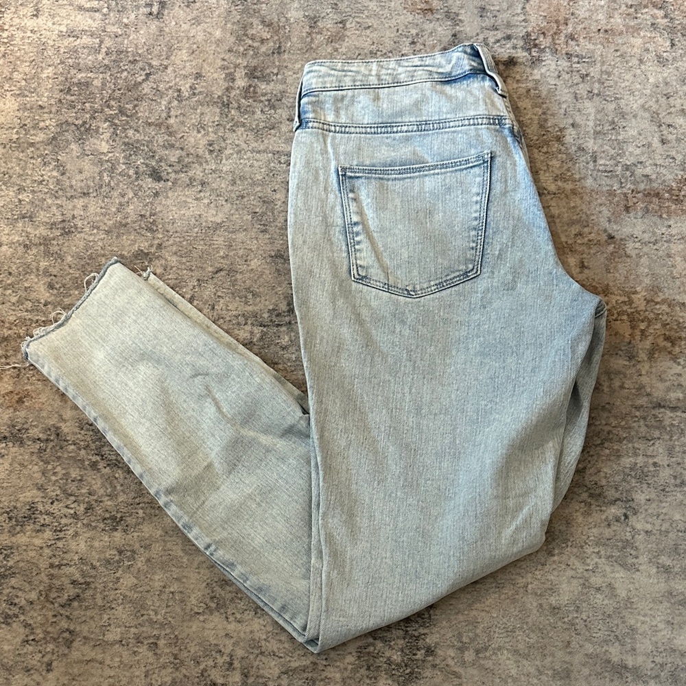 Women’s Universal Thread Light Wash Skinny Jeans—Size 8